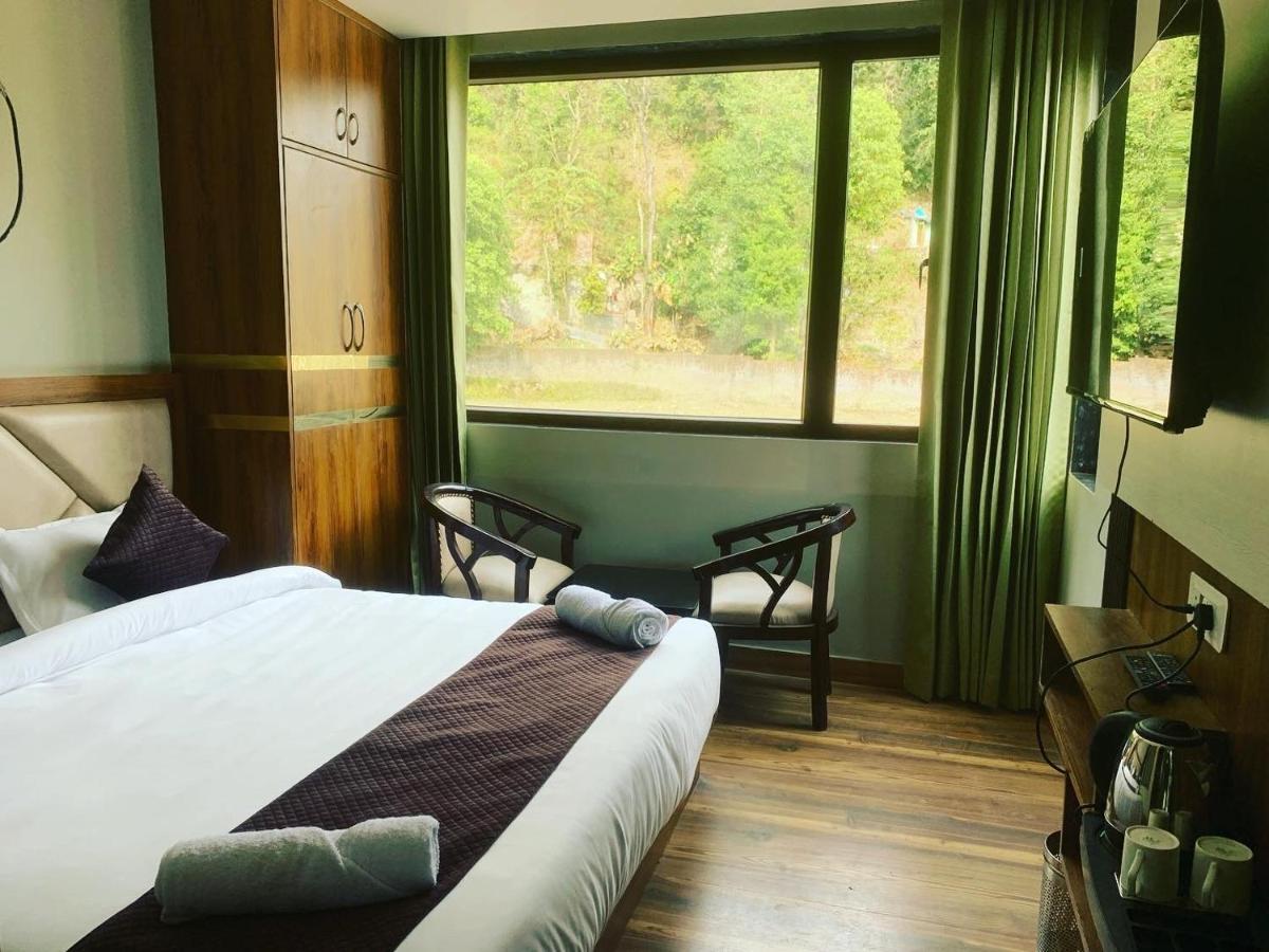 Hotel & Hostel Vimal Ganga リシケーシュ エクステリア 写真