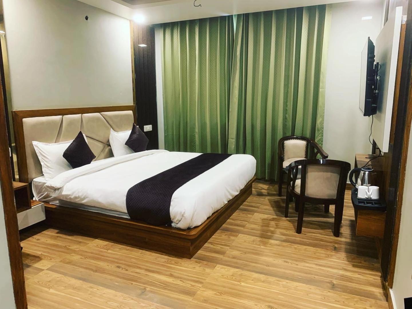 Hotel & Hostel Vimal Ganga リシケーシュ エクステリア 写真